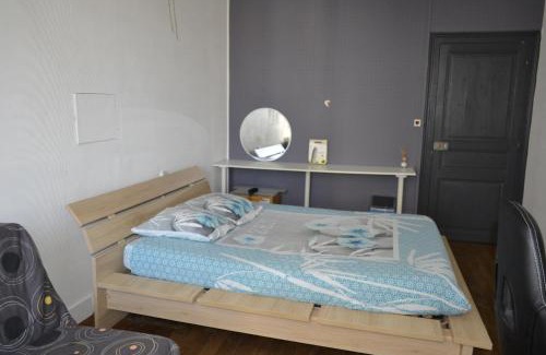 Chef-Boutonne Bed & Breakfast | Chambre d'hôte avec piscine partagé à disposition