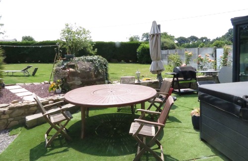 Miniac-Morvan Bed & Breakfast | Chambre D'hôte Naturiste ou pas