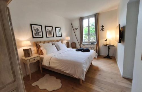 Aigues-Mortes Medieval City Bed & Breakfast | Chambre d'hôtes villa Adoya dans les remparts, piscine, ascenseur