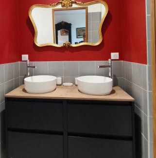 Aigues-Mortes Medieval City Bed & Breakfast | Chambre d'hôtes villa Adoya dans les remparts, piscine, ascenseur