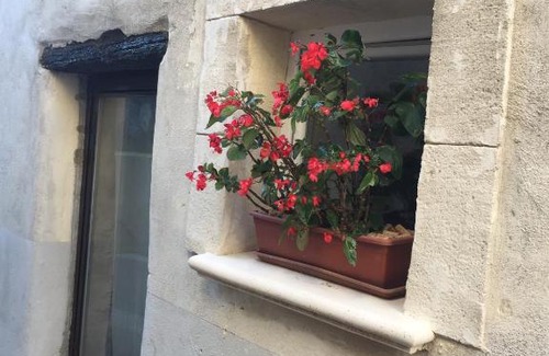 Chateauneuf-du-Pape House | Chambre d hote de charme avec plein d authenticité du 13 ème siècle