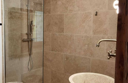 Fontes Bed & Breakfast | Chambre D'hôtes in a former presbytery between sea and lake