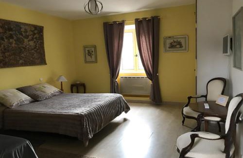 Greoux-les-Bains Bed & Breakfast | Chambre d'Hotes La Brunetière