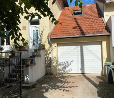 Taverny House | Chambre en duplex, entrée autonome, SDB privative