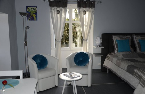 Doue-la-Fontaine House | CHAMBRE HOTES PRIVATE HEATED POOL AND JACUZZI NEAR SAUMUR AND DOUE EN ANJOU