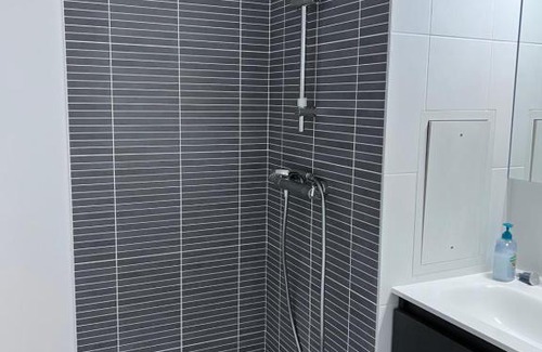Sartrouville House | Chambre individuelle dans un appartement à 37 de champs élysées