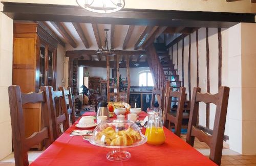 Chateaudun Bed & Breakfast | Chambre Léa à Châteaudun, accès PMR, jardin et piscine - FR-1-581-150