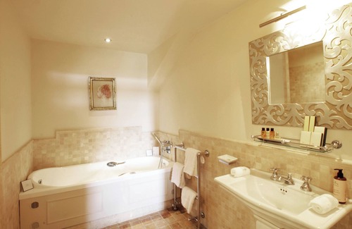 Jongieux Bed & Breakfast | Chambre L'ALTESSE - Château de la Mar
