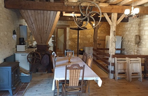 Annepont Bed & Breakfast | Chambre Les Glycines - guest house - le Moulin d'Annepont