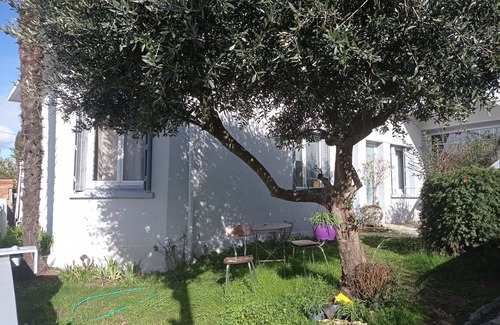 La Terrasse Bed & Breakfast | Chambre Meublee Independante. Piscine:jardin