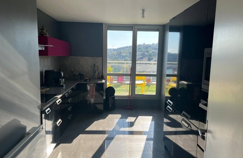 La Sarra - Saint Just Apartment | Chambres a Louer Dans un Spacieux Appartement Dans les Hauteurs de Lyon