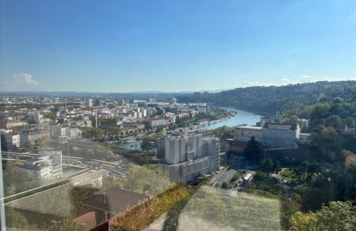 La Sarra - Saint Just Apartment | Chambres a Louer Dans un Spacieux Appartement Dans les Hauteurs de Lyon