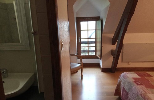 Lourdes House | Chambres d'hôtes Anousta
