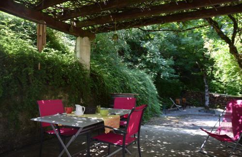 Lacrouzette Bed & Breakfast | Chambres d'Hôtes L'Orée des Bois