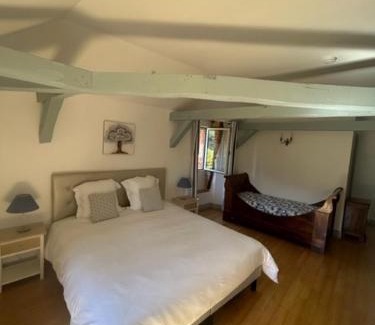 Tour-de-Faure Bed & Breakfast | Chambres d'hôtes Maison Redon