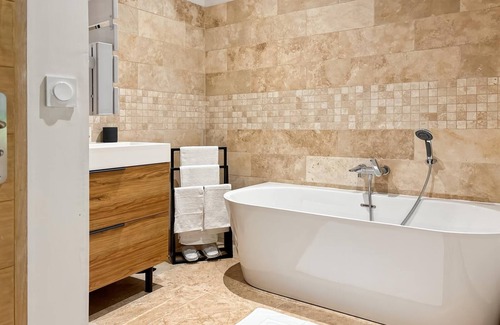 Chateaurenard Bed & Breakfast | CHAMBRES D'HOTES D'EXCEPTION in a MAS PROVENCAL with gourmet breakfast