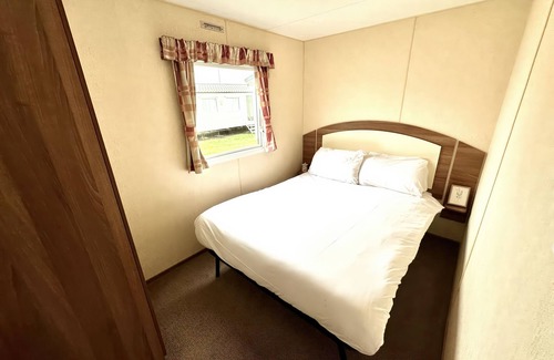 Whitley Bay Cottage | CHAMKI LODGE, pet friendly, with pool in Whitley Bay