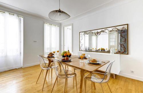 Chaillot Apartment | Champs-Élysées & La Défense - 3BR - Paris Vacation Rentals