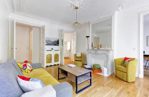 Chaillot Apartment | Champs-Élysées & La Défense - 3BR - Paris Vacation Rentals