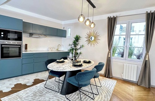 8th Arrondissement Apartment | Champs Elysées Family apartment