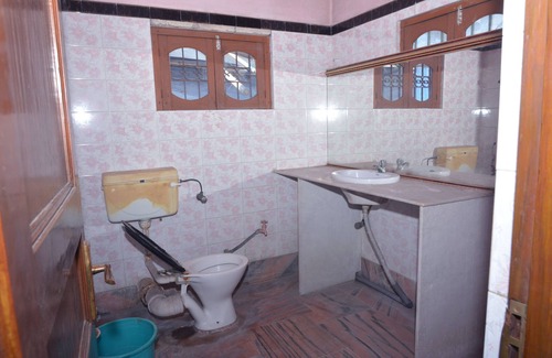 Baruipur House | Chandannagar Hibiscus