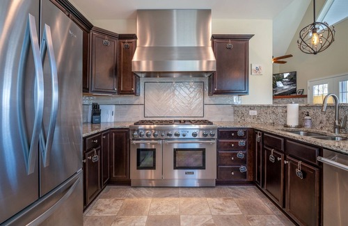 Penrose House | Chandler House | Amazing views, minutes to DuPont State Park and Downtown Brevard