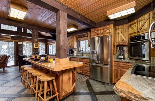 Island Park Cabin | Chandler's Lodge 3Br/2Ba,Hot tub,Private Dock,BBQ,Fire Pit,Stargazing-Close to Lake,25M 2 YNP