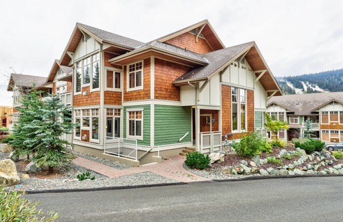 Sun Peaks Condo | Changes in Altitude at Settler’s Crossing-Private Hot tub-Heated Parking