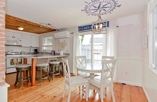 Gloucester House | Changes in Latitude: Charming cottage close to Niles Beach and Rocky Neck.