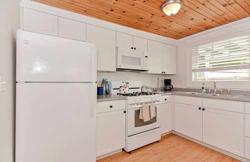 Gloucester House | Changes in Latitude: Charming cottage close to Niles Beach and Rocky Neck.