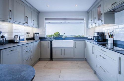 Rhossili House | Channel View – 3 Bedroom House - Rhossili Bay