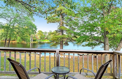 Eagle River Apartment | Chanticleer Inn 52