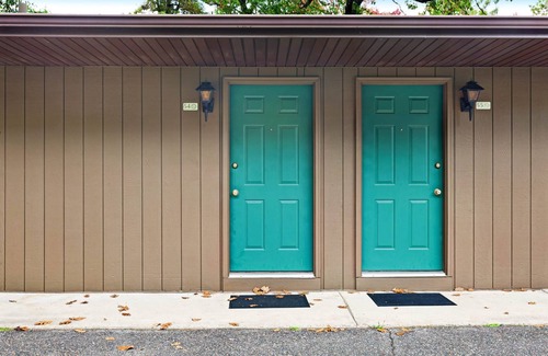 Eagle River Apartment | Chanticleer Inn 54