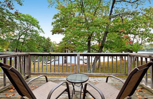 Eagle River Apartment | Chanticleer Inn 54