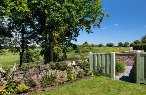 Ripon House | Chantry cottage, Newby Hall. Dog friendly, fires, beautiful views and walks.