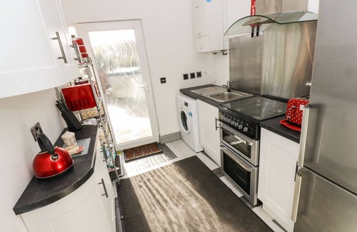 Polgooth Cottage | CHAPEL GREEN STUDIO, pet friendly, with pool in Polgooth
