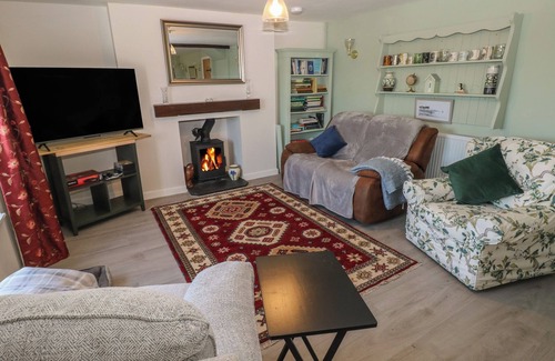 Pembroke House | CHAPEL HILL HOUSE, pet friendly, with a garden in Pembroke