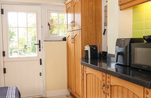 Ellerker House | CHAPEL HOUSE, pet friendly, character holiday cottage in South Cave