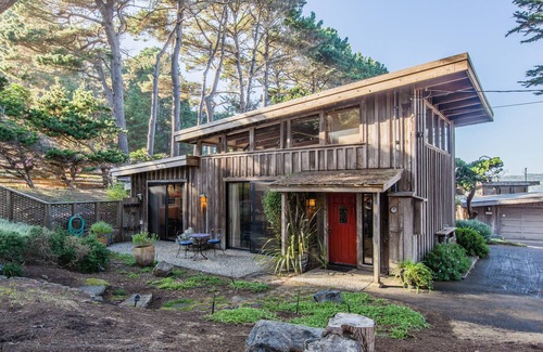 Mendocino Cottage | Chapman Point Cottage- lavish simplicity across the bay from Mendocino