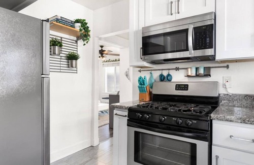 Franklin House | Charismatic Sea Cottage Near Beach & Entertainment