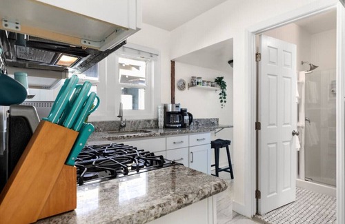 Franklin House | Charismatic Sea Cottage Near Beach & Entertainment