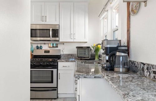 Franklin House | Charismatic Sea Cottage Near Beach & Entertainment