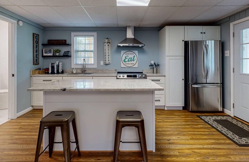 Charles City House | Charles City Cap to Cap Cottage- 1/4 mile from Cap to Cap trail