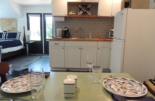 Charleston Cottage | Charleston Studio Cottage minutes from Historic Downtown with offstreet parking