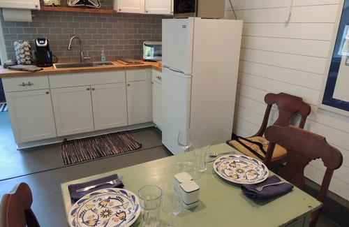 Charleston Cottage | Charleston Studio Cottage minutes from Historic Downtown with offstreet parking