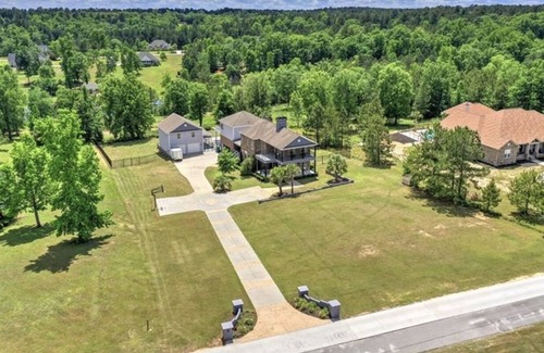Evans House | Charleston Style Home on 3 Acres with Many Amenities. Pool, Fishing, Golf & More