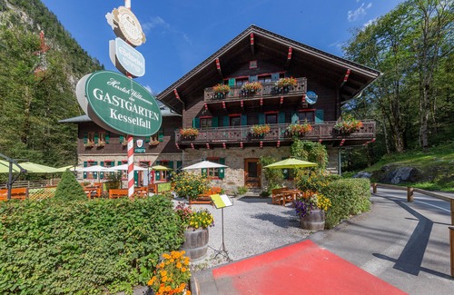 Kaprun Ski Chalet | Charlet at the foot of the Kitzsteinhorn lift, with stunning mountain views