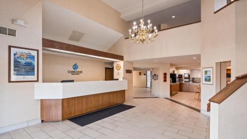 Charlevoix Hotel | Charlevoix Inn & Suites SureStay Collection by Best Western