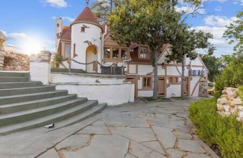Newhall House | Charlie - Six Flags, Universal, LAX, Priv. Studio