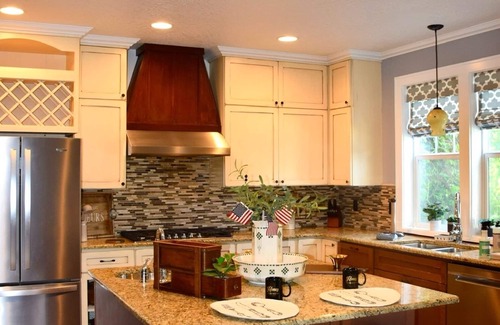 Coeur d'Alene House | Charm! 9m walk to Sherman Av, Beach & 6m to Midtown. Backyard, game room and AC!